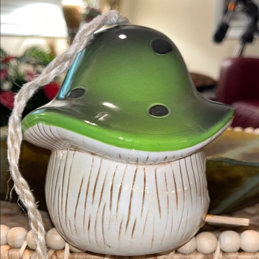 Cracker Barrel Green Polkadot Mushroom Birdhouse